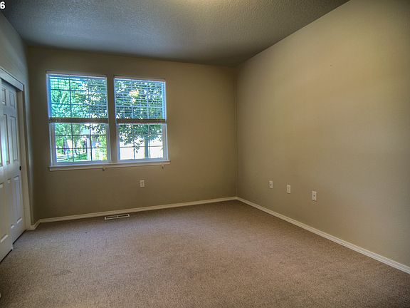 4th image of 3498 SE Wedgewood Ave