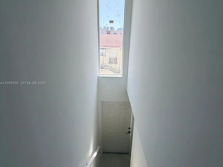 921 SW 7th St #3 — Photo 1