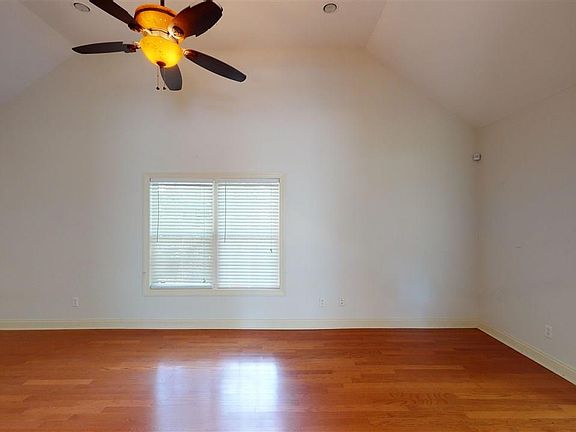 4th image of 124 Rogers Ave