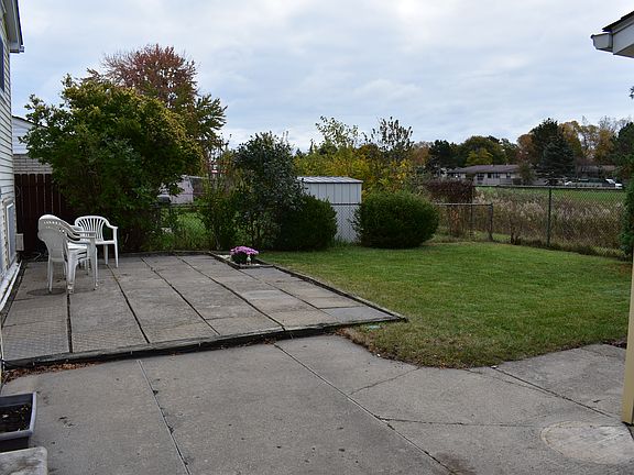 3rd image of 41486 Harvard Dr