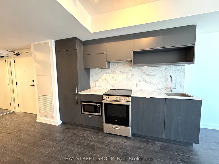 100 Queen St E #2815 — Photo 2