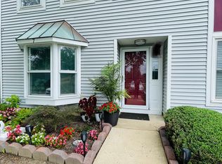 7 Eagle Ct, Sayreville, NJ 08872