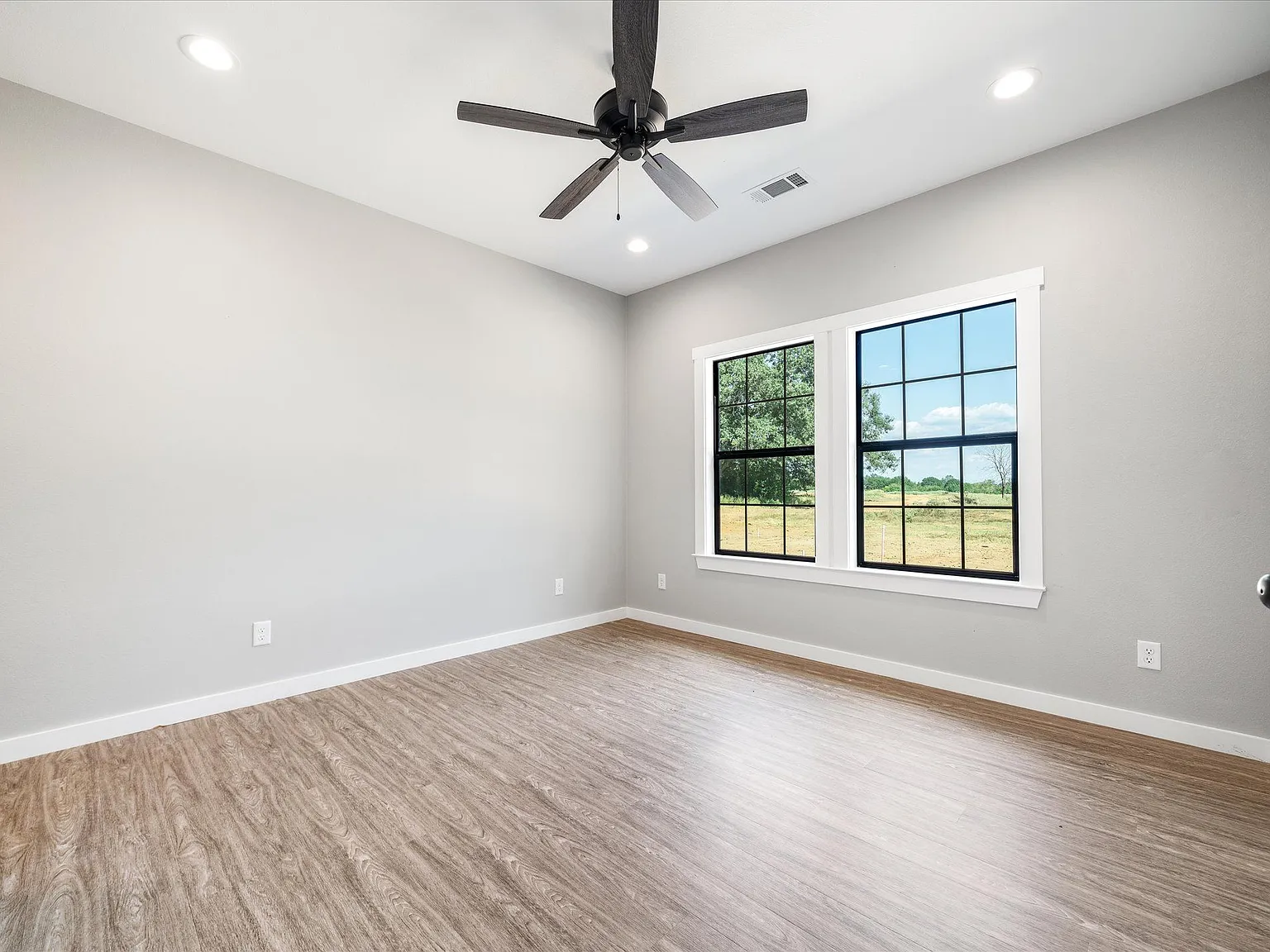 3 bed, 2.0 bath, 1200 sqft, $1,425 — Photo 3
