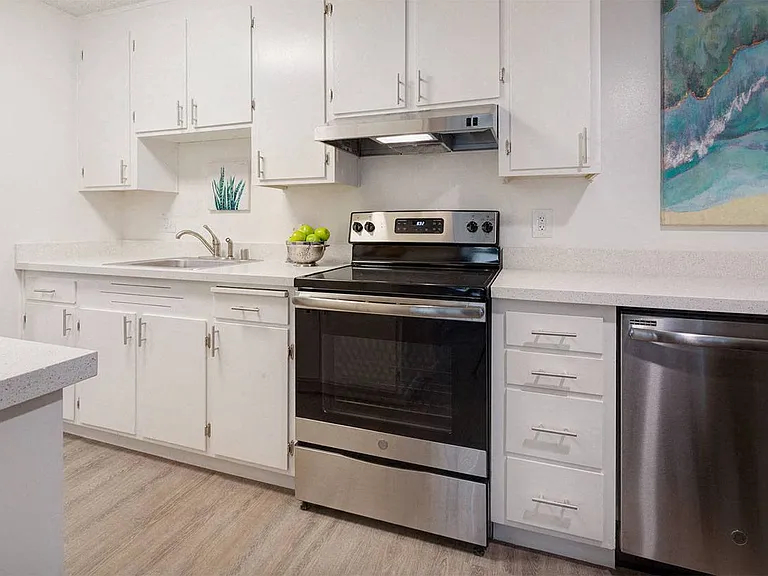 Marine View Apartments — Photo 10