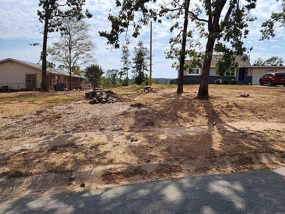 4th image of 2203 Coors Dr