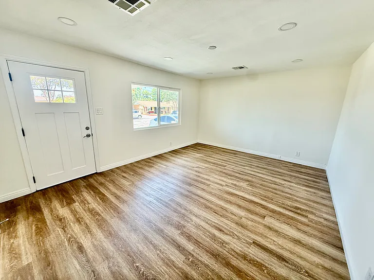11725 Keith Dr — Photo 2