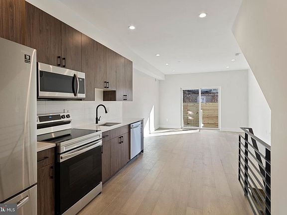 2nd image of 2147 N Franklin St #1