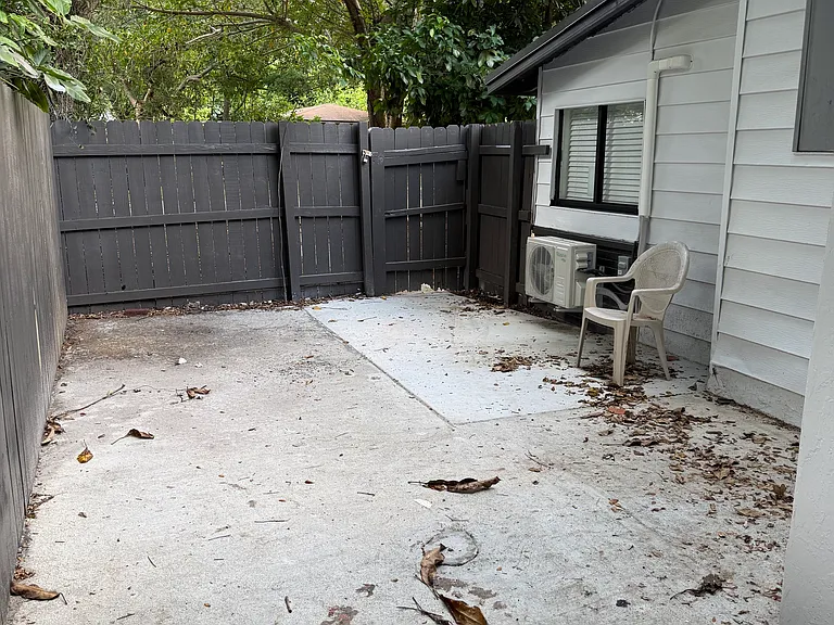 12980 NE 10th Ave — Photo 29