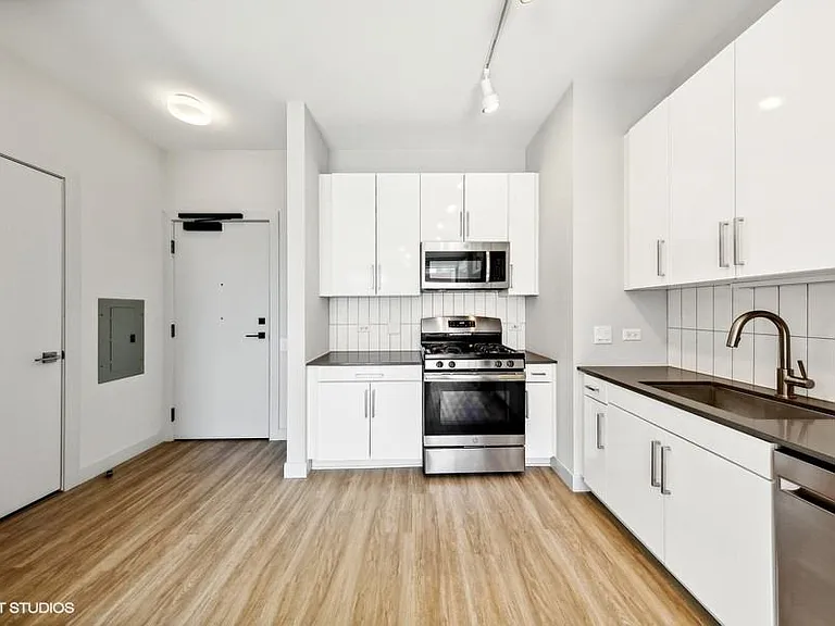 330 S. Wells St — Photo 47