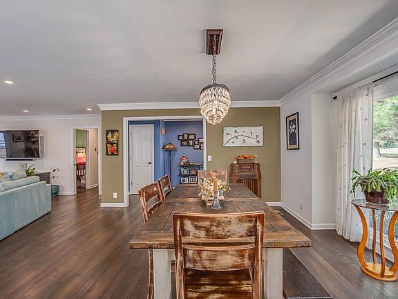 3rd image of 2208 Creekside Ln