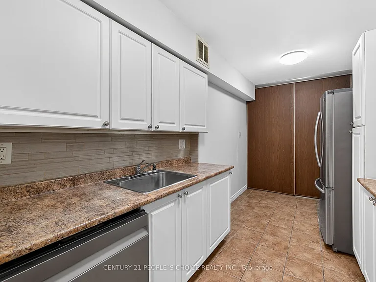 390 Dixon Rd #702 — Photo 7