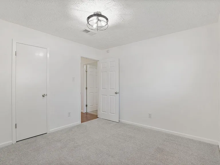 9731 Shell Rock Rd — Photo 15
