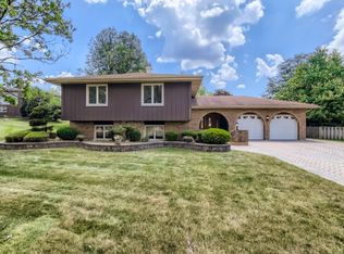 1805 Howdy Ln, Darien, IL 60561