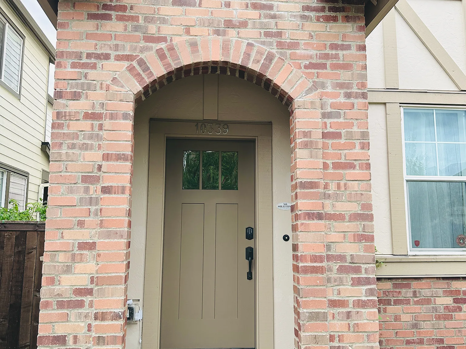 4 bed, 2.5 bath, 1727 sqft, $2,700 — Photo 2