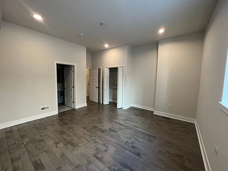 Brand New Luxury Apartments — Photo 13