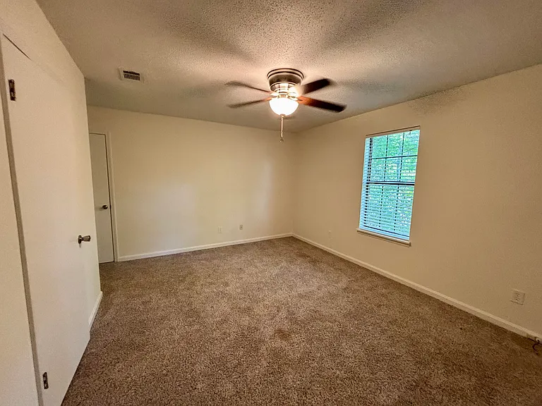 210 Foxdale Dr — Photo 16