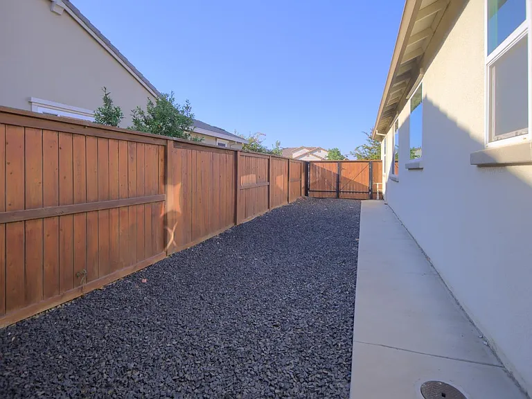 2708 Sweeney Dr — Photo 33