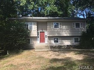 2nd image of 8 Wendover Ln