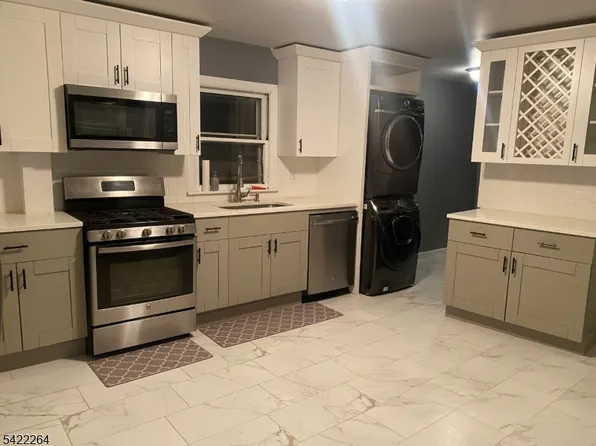 64 Congress St, Newark City, NJ 07105