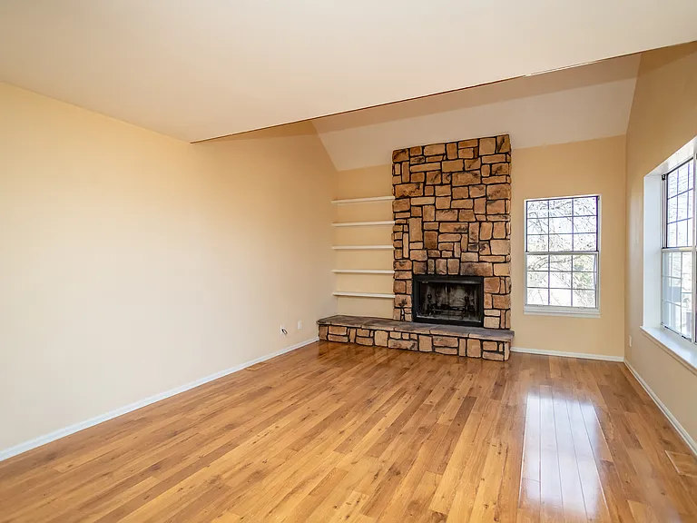 316 Cobblestone Dr — Photo 5