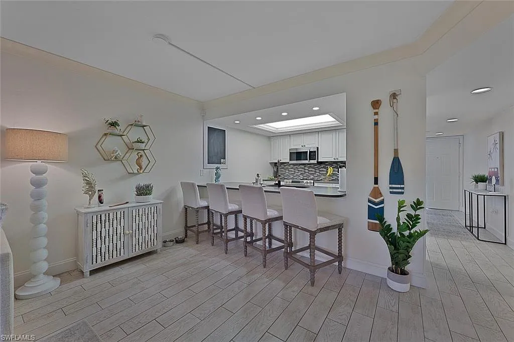 3 bed, 2.0 bath, 1150 sqft, $2,400 — Photo 3