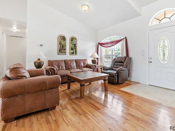 4th image of 70 Fleetwood Dr