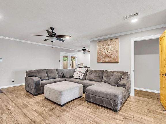 5th image of 2601 Rose Ln