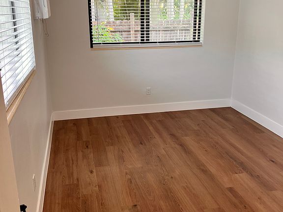 5th image of 710 NE 122nd St APT 7