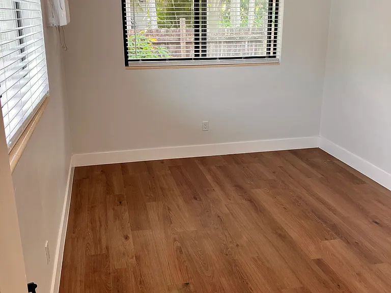710 NE 122nd St #7 — Photo 5