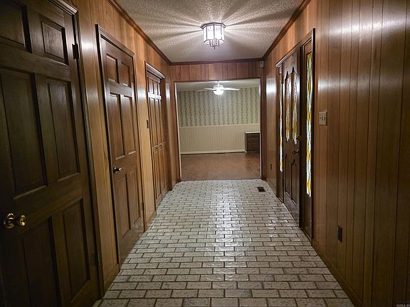 4th image of 305 Highway 140 E