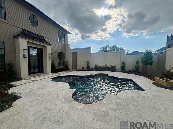 4th image of 643 Adelia Ln