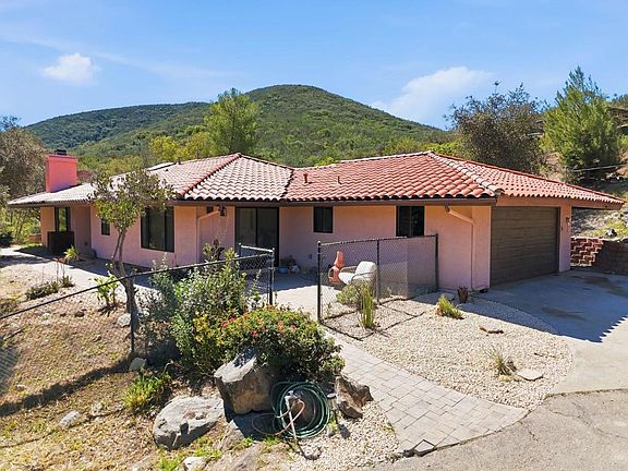 3rd image of 1140 Sloan Canyon Rd