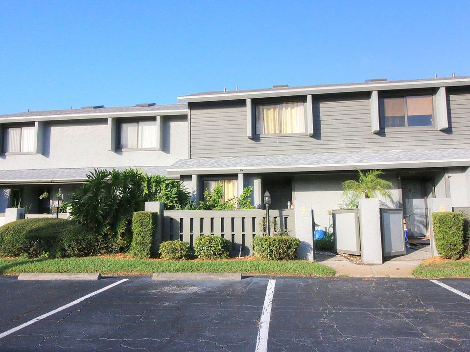 1st image of 220 Lemon Tree Ln #220E