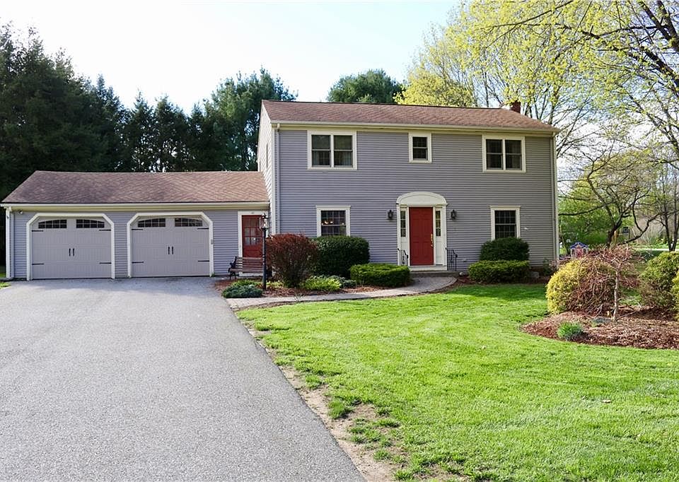 1st image of 32 Metcalf Dr