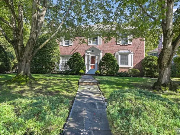 21 Howard Park Dr, Tenafly, NJ 07670