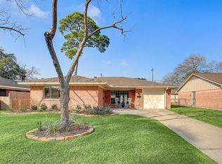 1070 Chamboard Ln, Houston, TX 77018