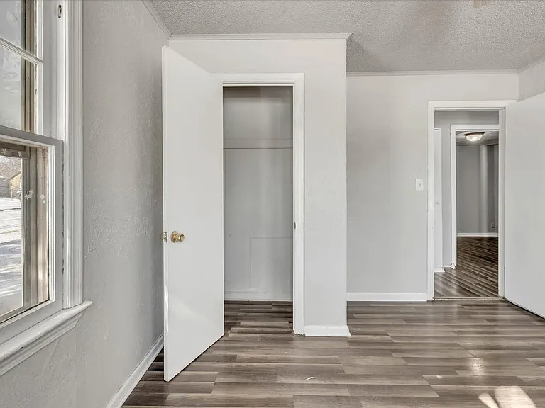 545 SW 46th St — Photo 9