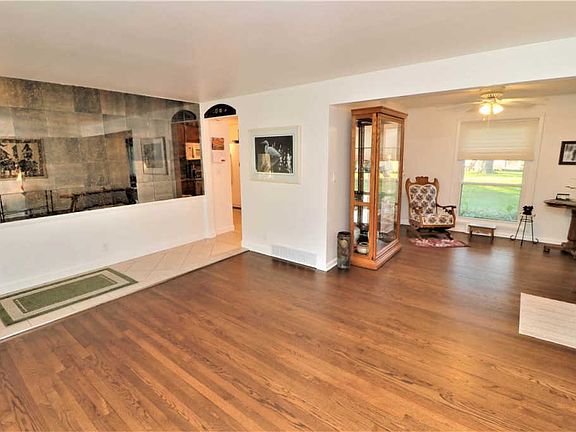 3rd image of 1509 Comanche Dr