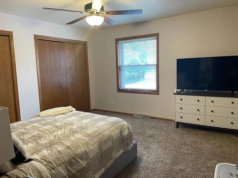 525 Maple St — Photo 13