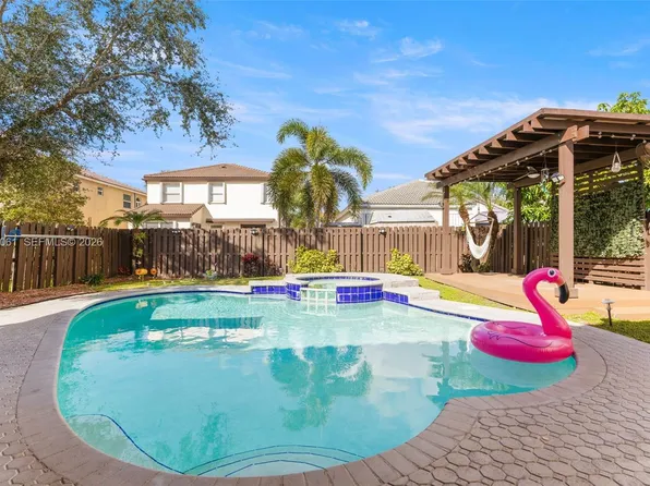 574 NW 159th Ave, Pembroke Pines, FL 33028