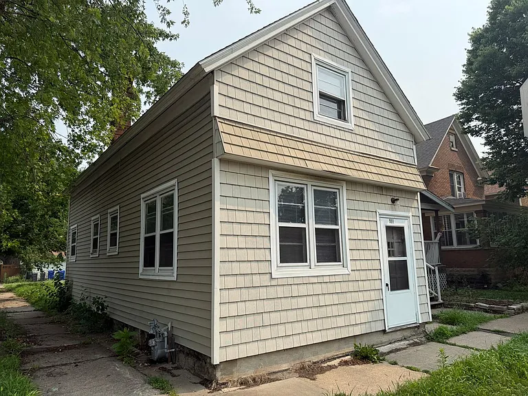551 Michigan St — Photo 17