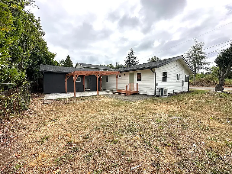 1743 SE Crawford Rd — Photo 25