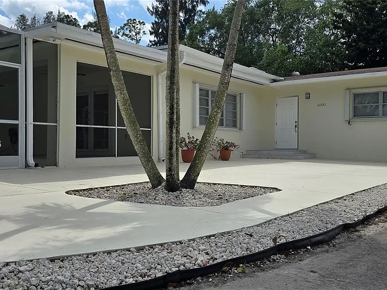 6500 SW 82nd Ave — Photo 1