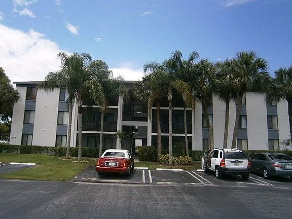 3rd image of 1008 Green Pine Blvd APT C2