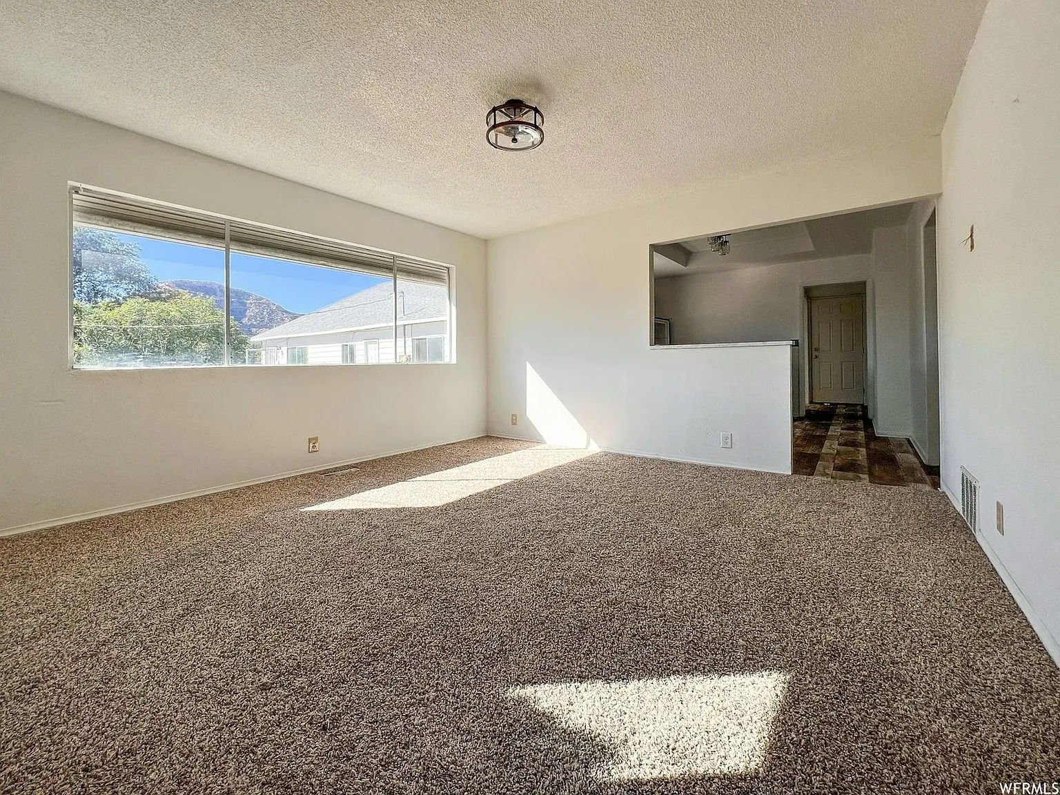 241 Janet St — Photo 4