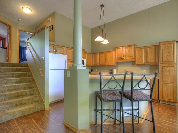 Center island and breakfast bar