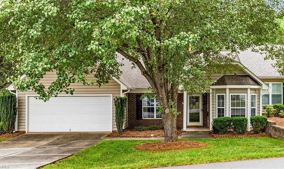 1st image of 8 Mansfield Cir