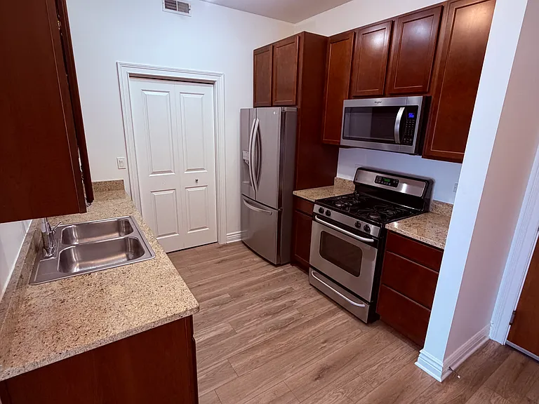 3300 W Irving Park Rd #L3 — Photo 9