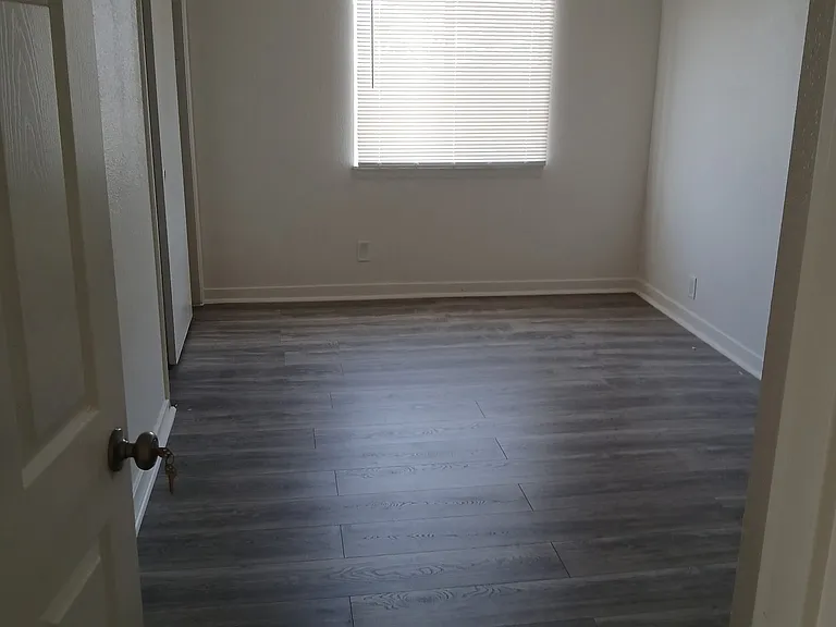 534 E Elm St #534 — Photo 8