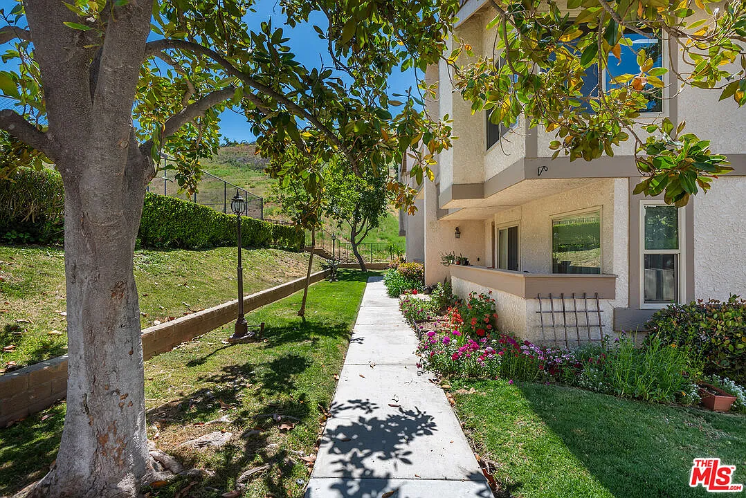Building Photo - 26014 Alizia Canyon Dr #C